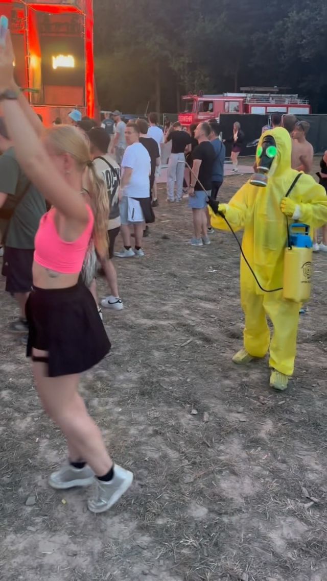 Festival season is over for us and I loved every moment of it! 🫶🏼🥳💃🏼

Ward ihr dieses Jahr auf einem Festival? 

#festivaloutfit #openbeatz #shiftedfestival